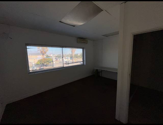 89M² OFFICE TO LET IN PARKLANDS
